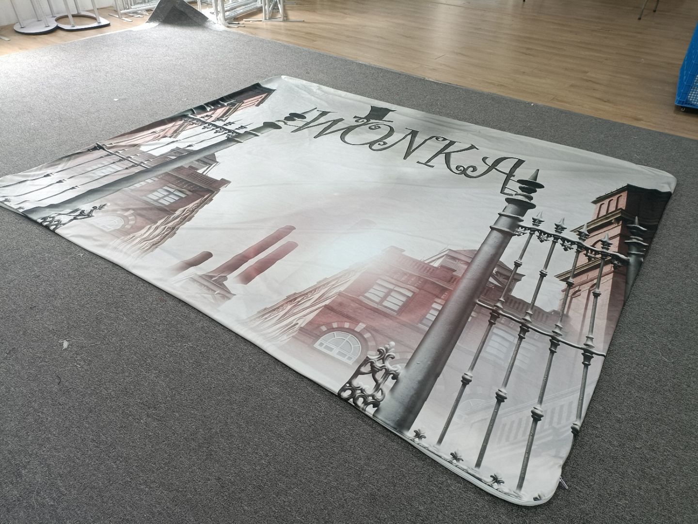 U Shaped TENSION FABRIC MEDIA WALL